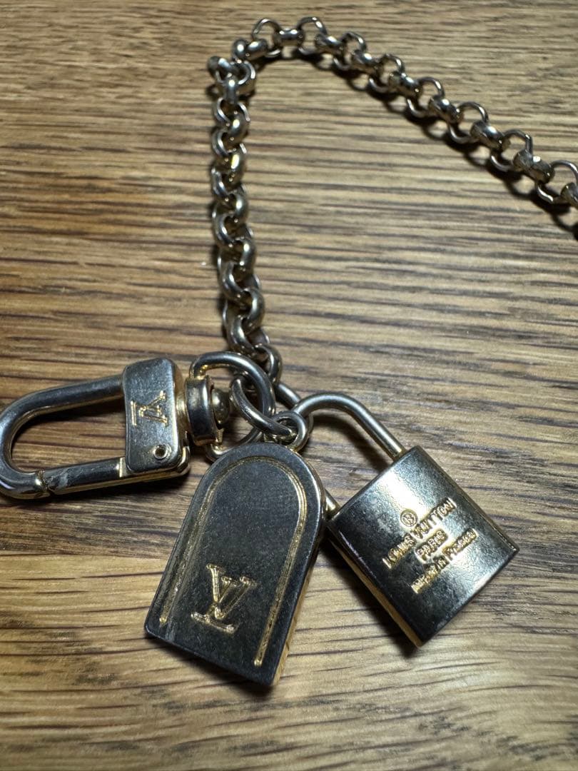 ルイヴィトン ヴェルニ ポルトモネクール アマラント ケース　ハート型