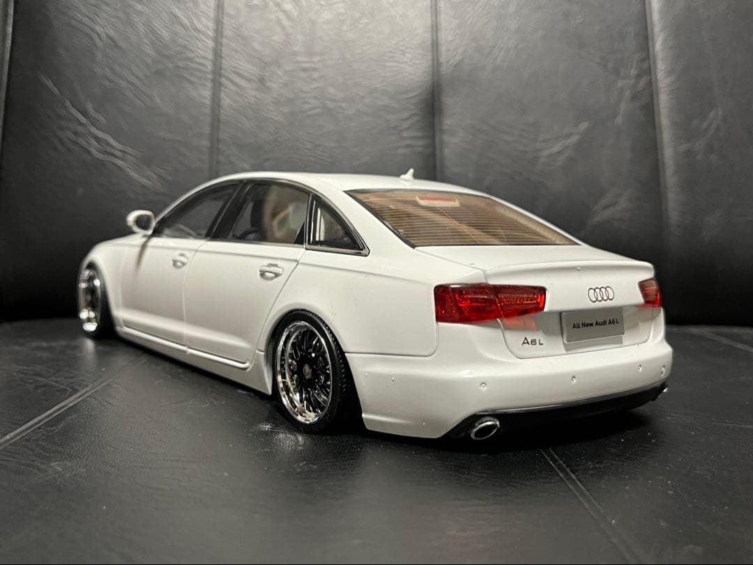 アウディ　A6L 1/18