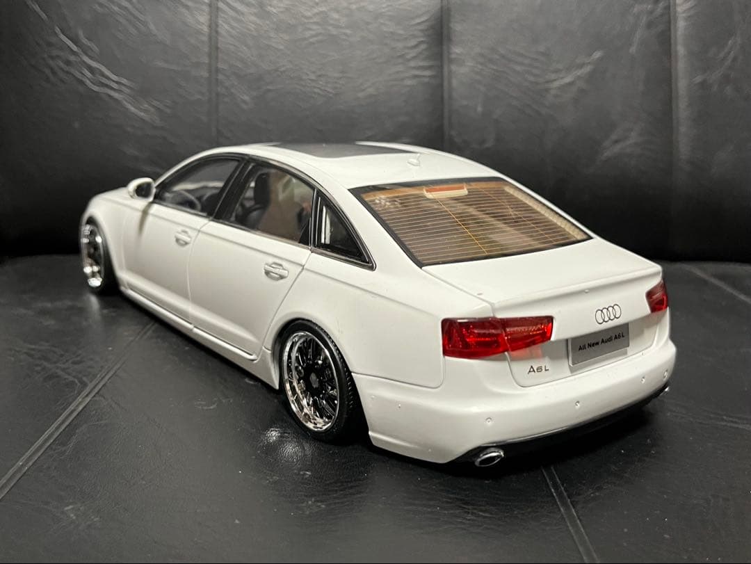 アウディ　A6L 1/18