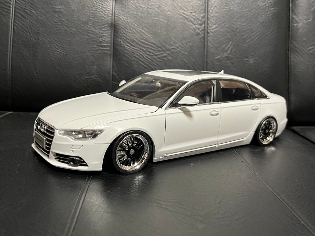 アウディ　A6L 1/18