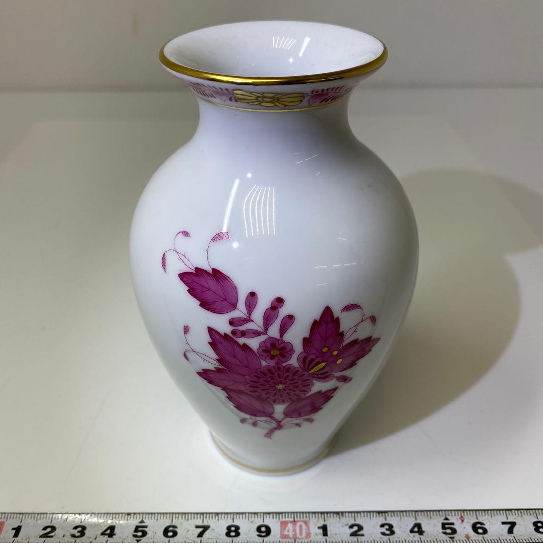 青緑色の葉模様の陶器花瓶