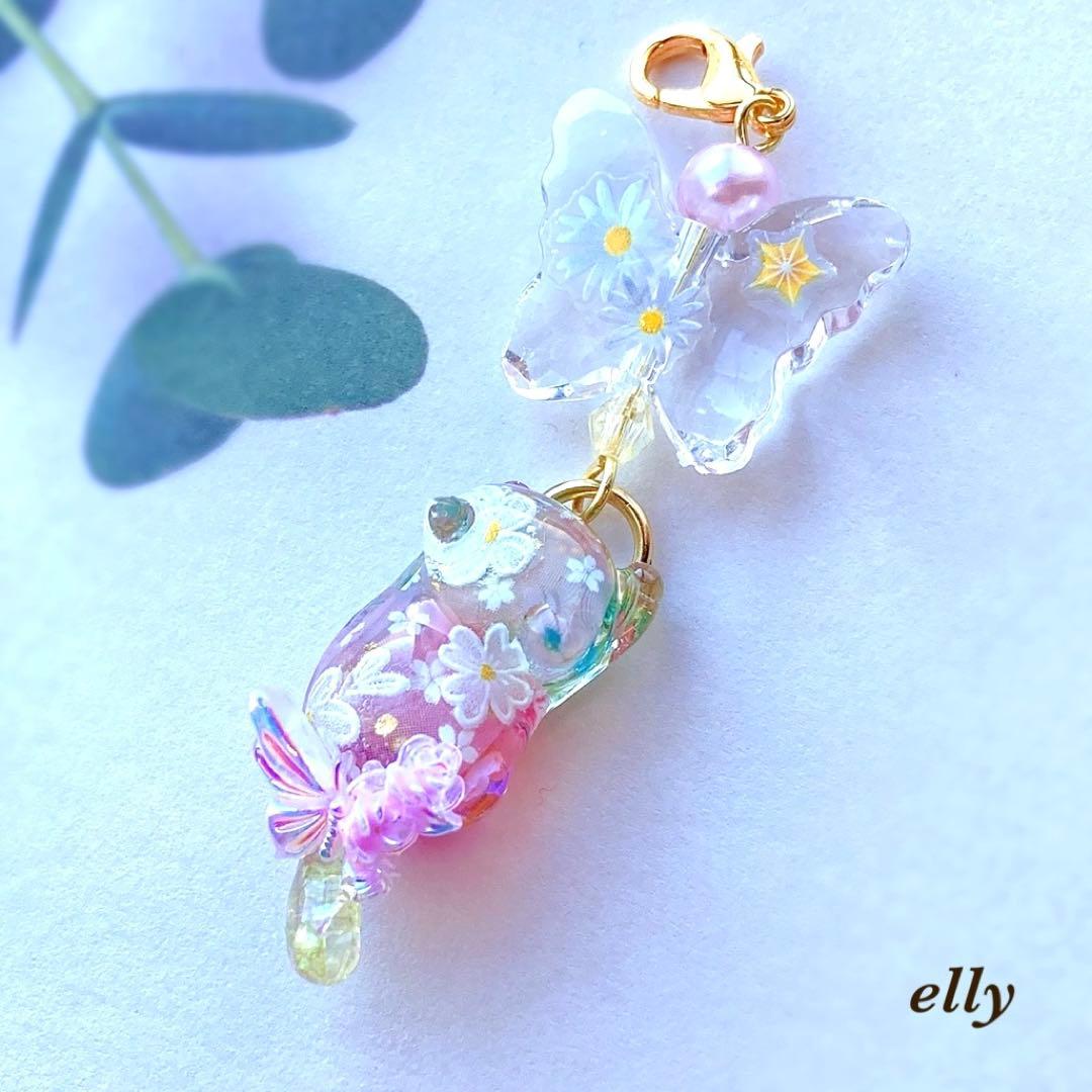 【りくみん様】1617.手染めビーズ　フラワー　蝶々　じゃれ猫　レジン　チャーム