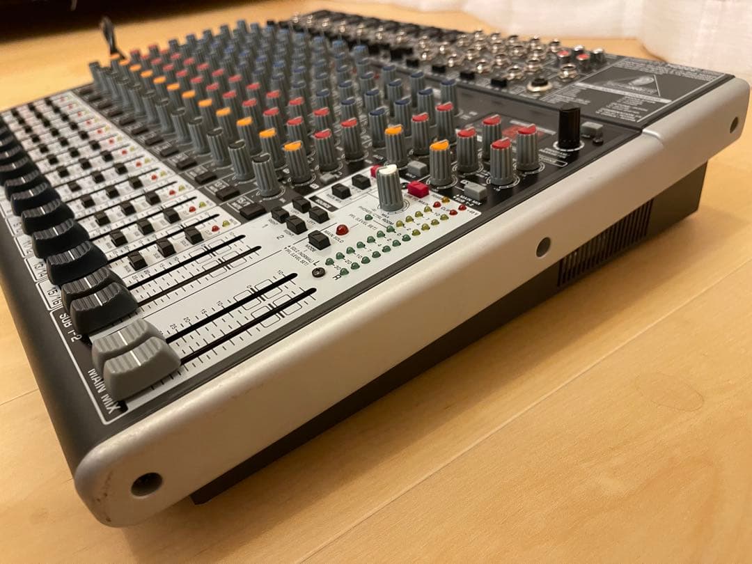 ☆極美品 ベリンガー XENYX X2222USB 16ch アナログミキサー