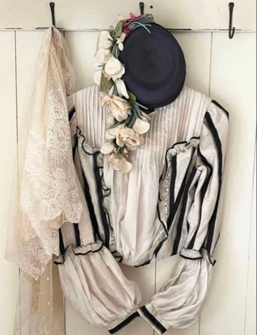 アンティークヴィンテージハットエクリュ 布花コサージュ帽子ドレスディスプレイ アンティークヴィンテージハットエクリュ 布花コサージュ帽子ドレス