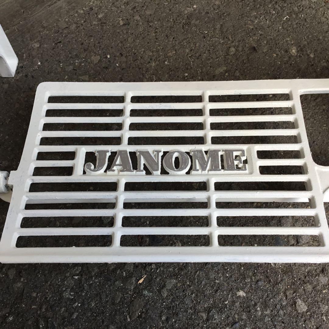 ジャノメ職業用足踏みミシン鉄脚　大型　 テーブルに！