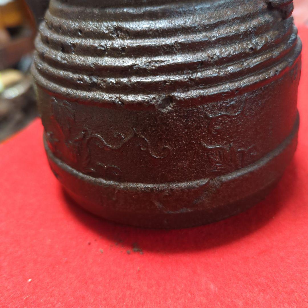 龍文堂鉄瓶、ストライプ模様の鉄製鉄瓶龍文堂 鉄瓶 珍品 草花紋 龍文堂