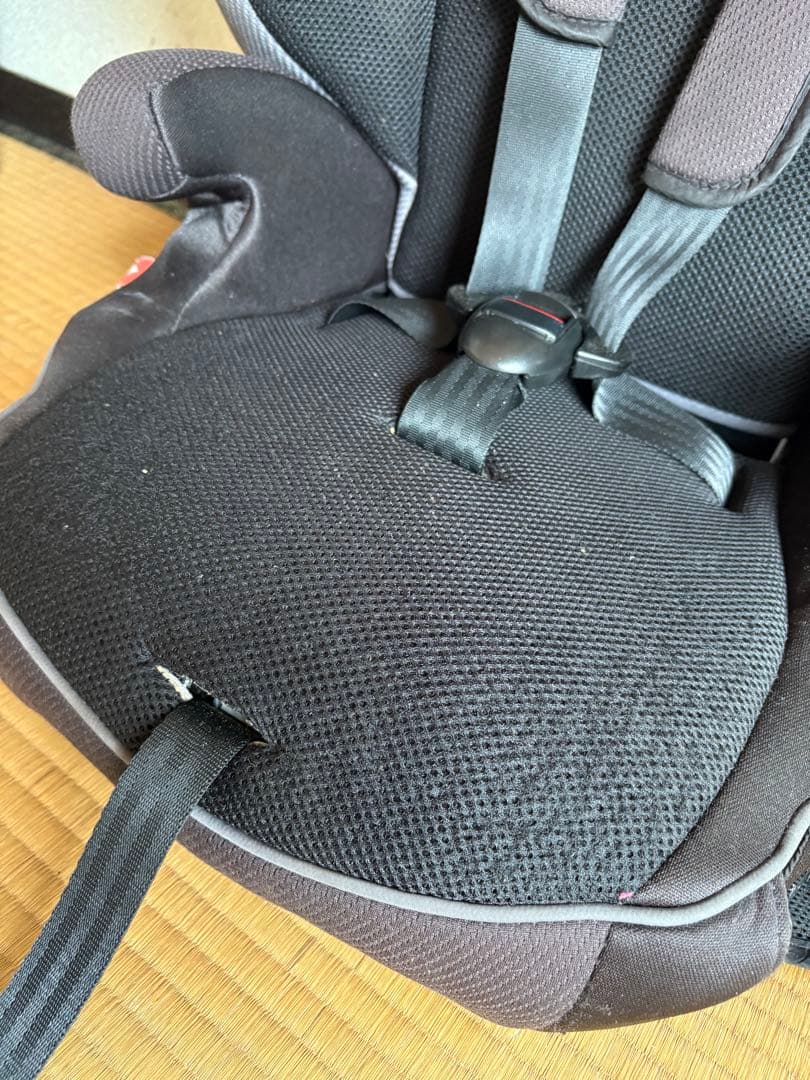 Aprica ジュニアシート 黒/グレー　チャイルドシート