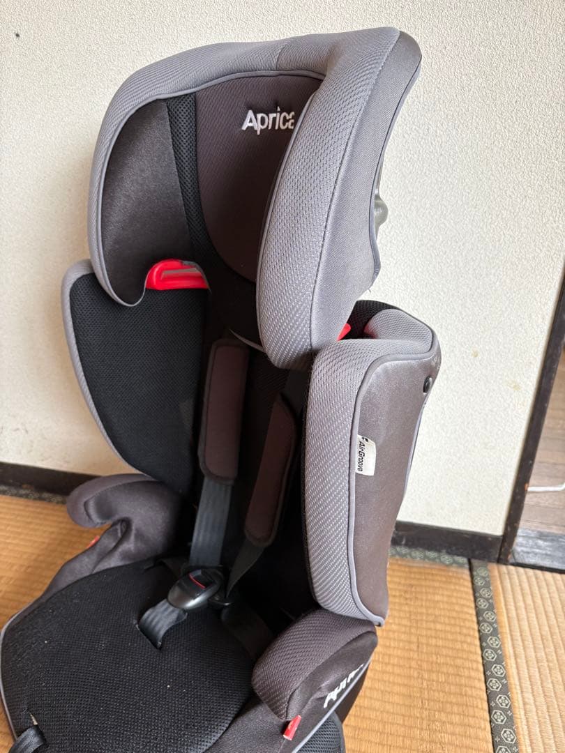 Aprica ジュニアシート 黒/グレー　チャイルドシート