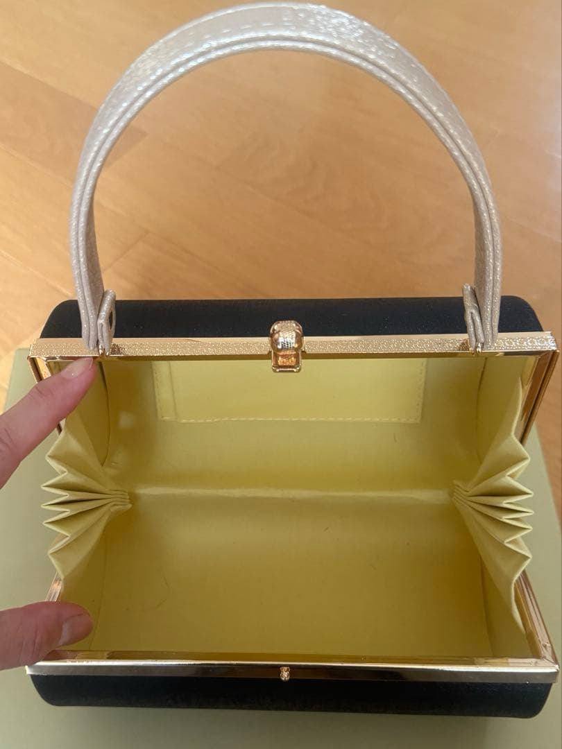 円筒形ハンドバッグ 草履セット金黒　振袖