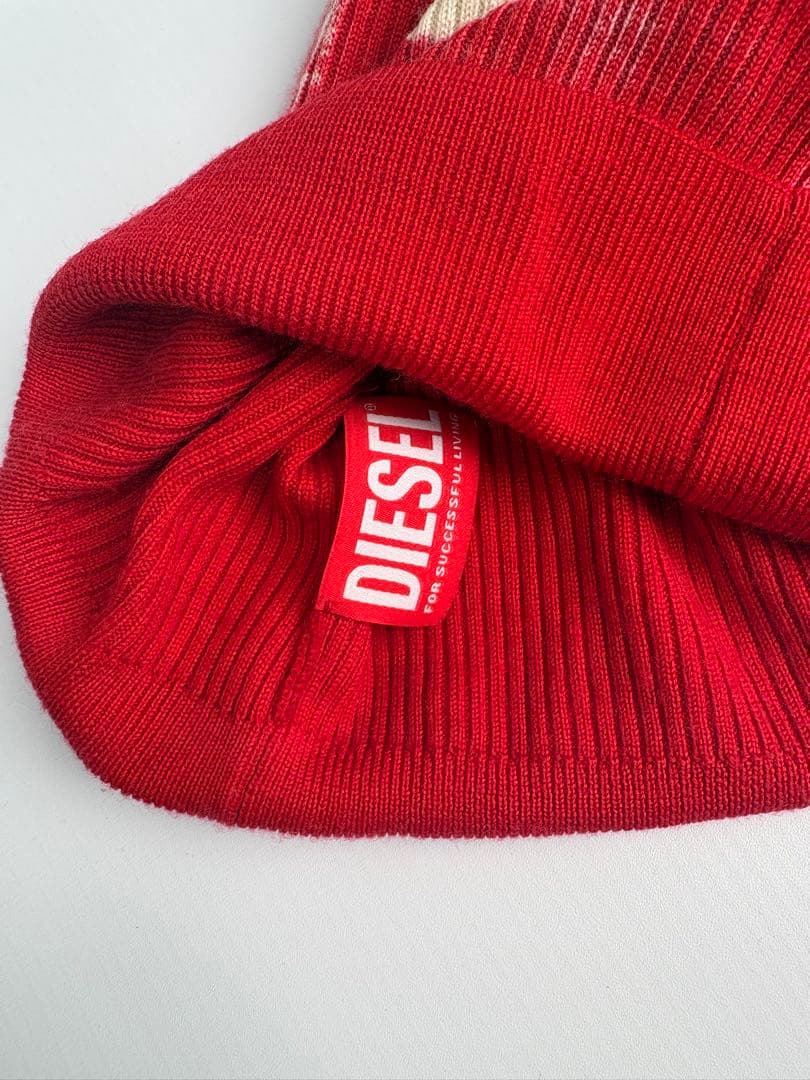 DIESEL ロゴ入り ニット帽 赤 - メルカリ