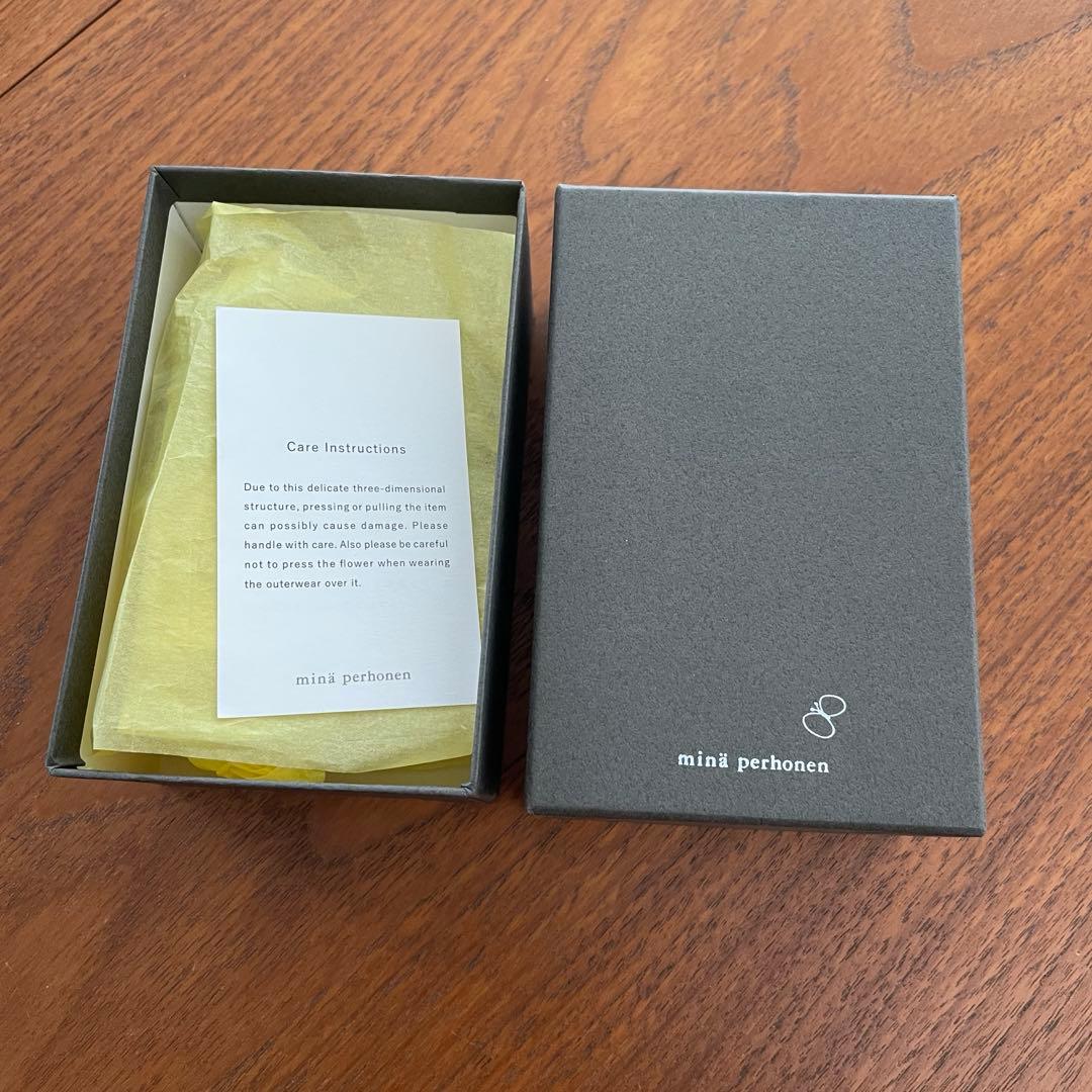 美品 箱付き ミナペルホネンminä perhonen fete コサージュ
