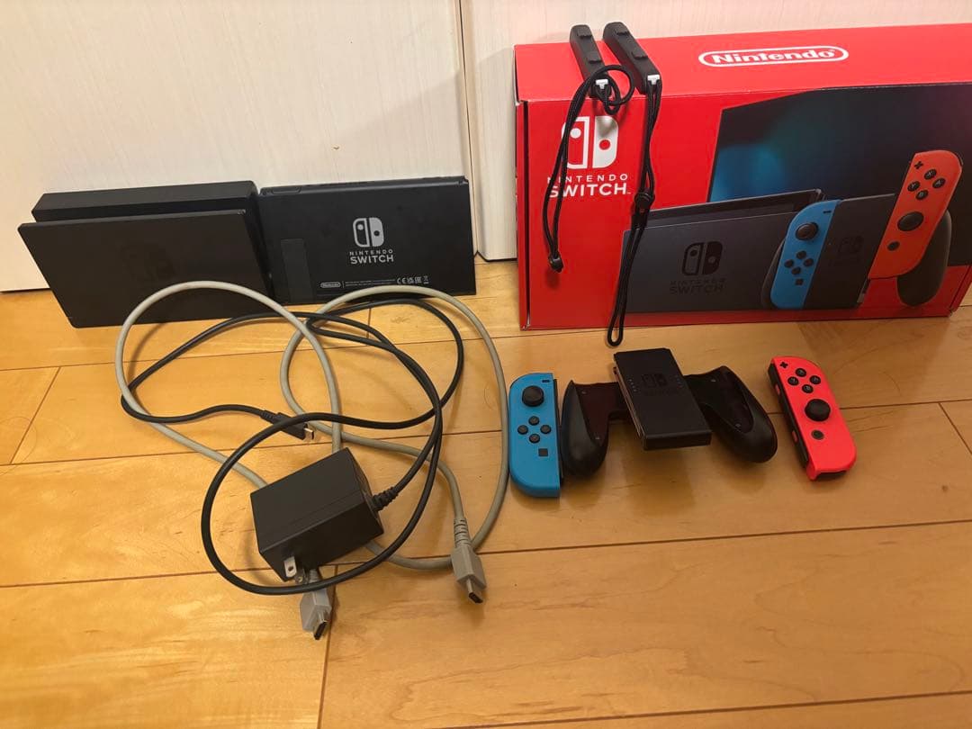 Nintendo Switch 本体 + Joy-Con 青赤