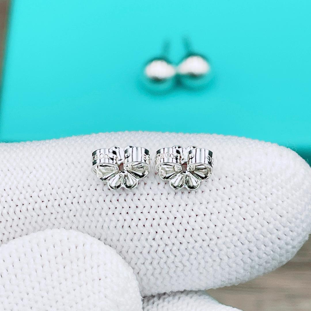 ◇ティファニー◇新品仕上済 ハードウェア ボール ピアス Ag925 2.14g