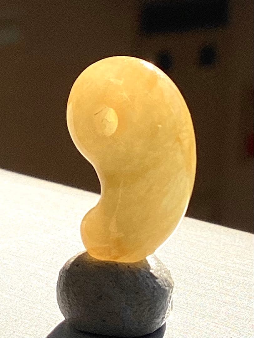 超極上レア物✳一番数少ない幻の幸運の黄色‼️ 糸魚川翡翠勾玉ガラス質