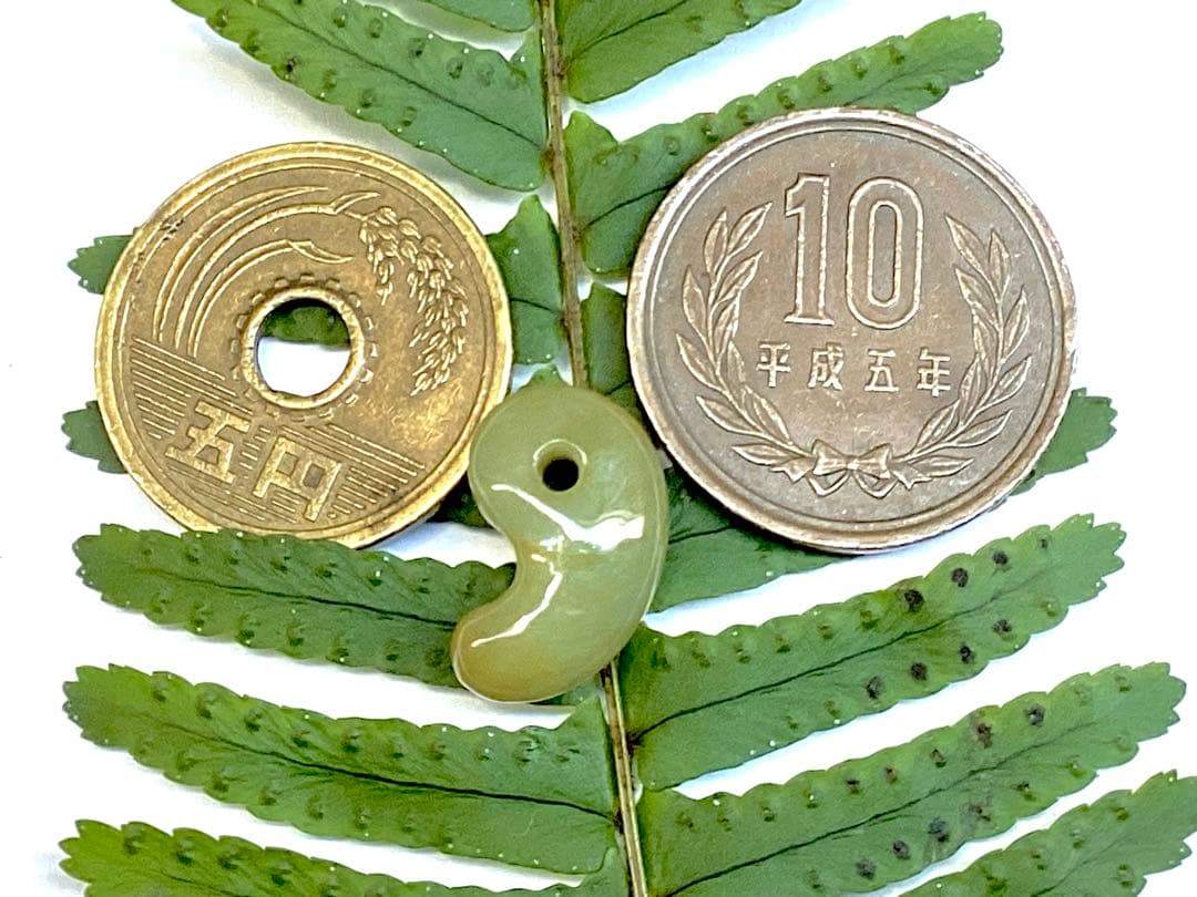 超極上レア物✳一番数少ない幻の幸運の黄色‼️ 糸魚川翡翠勾玉ガラス質