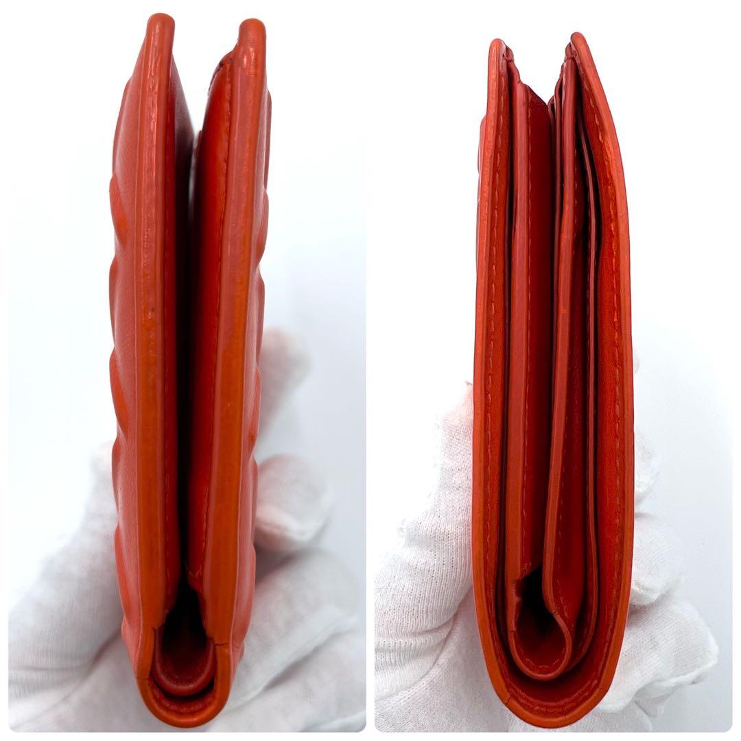 BOTTEGA　エンボス　二つ折り　デボス　イントレチャート　本革　オレンジ