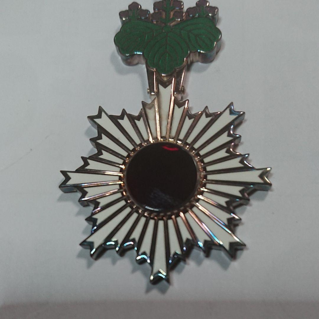 旭日単光章 (旧勲六等旭日章)☆(共箱、略綬無し)