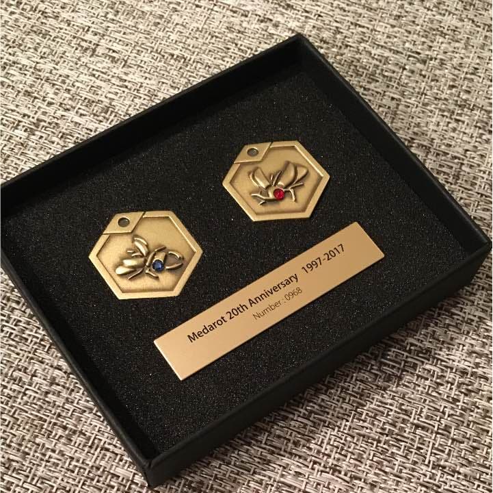 メダロット20周年記念メダル】カブトメダル＆クワガタメダル