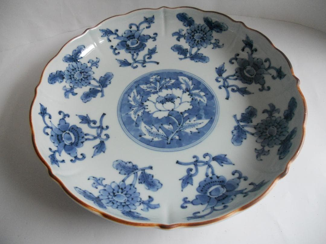 古伊万里 染付 草花文 牡丹 超希少 大皿 です。 古伊万里 染付 草花文 牡丹 超希少 大皿 です。