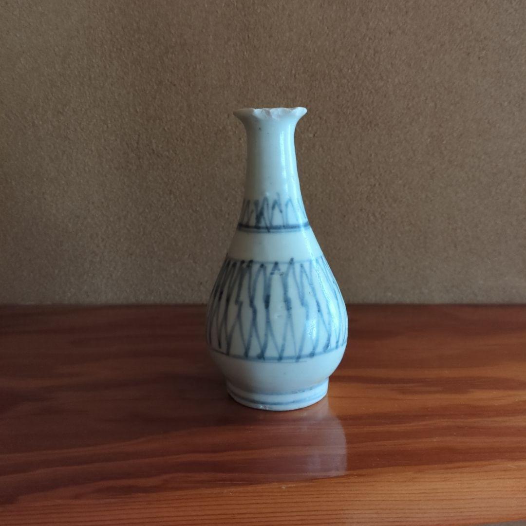 青いストライプ模様の陶器花瓶　骨董品　初期伊万里　徳利