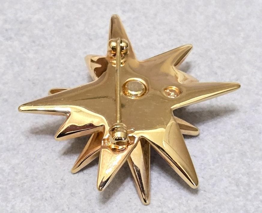 スワロフスキー 星 スターモチーフ クリスタル ブローチ C2763 - メルカリ