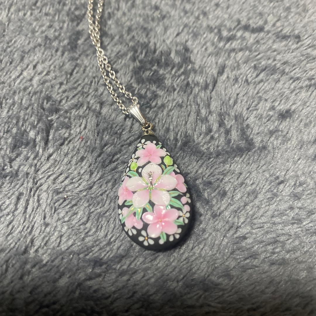 俊兼 トシカネジュエリー有田焼 花 陶器ネックレス - メルカリ