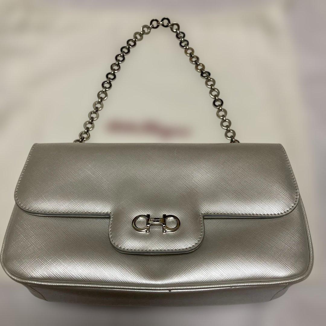 未使用 フェラガモ シルバー チェーン ショルダーバッグ 銀 イタリア製 布袋