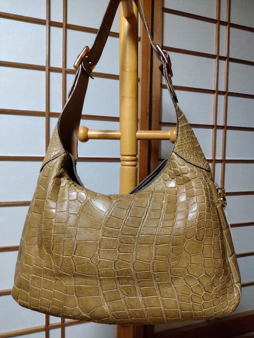 クロコダイル　ハンドバック　肩掛け　大きめサイズ