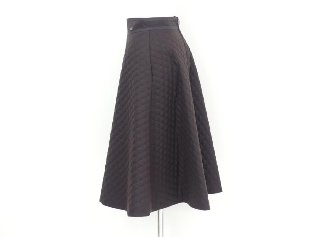 美品★FOXEYフォクシースカート クロスフレア ロゴプレート付キルティング40