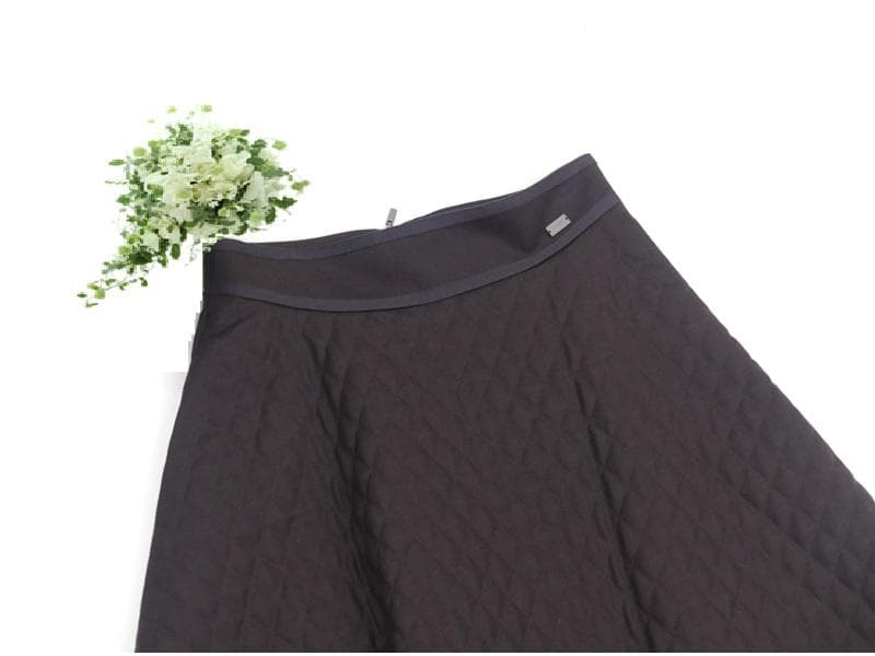 美品★FOXEYフォクシースカート クロスフレア ロゴプレート付キルティング40