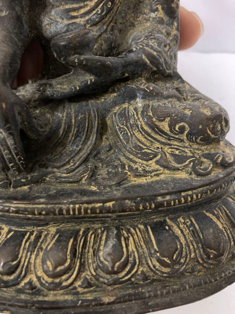 中國古董，古佛像，古銅製。