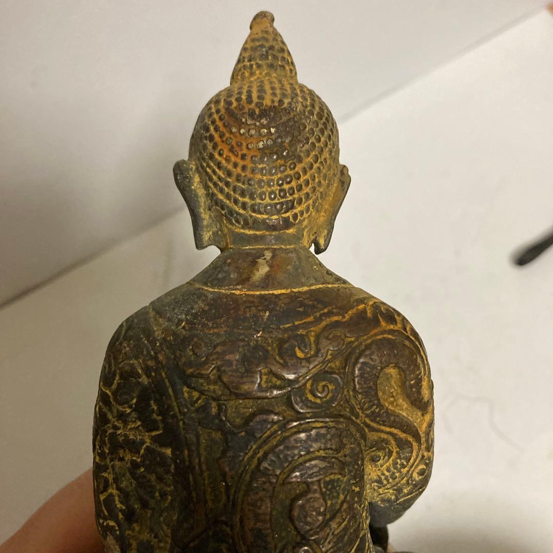 中國古董，古佛像，古銅製。