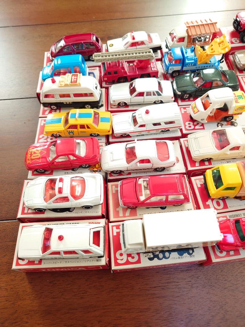 古い赤箱トミカミニカーセット 50台