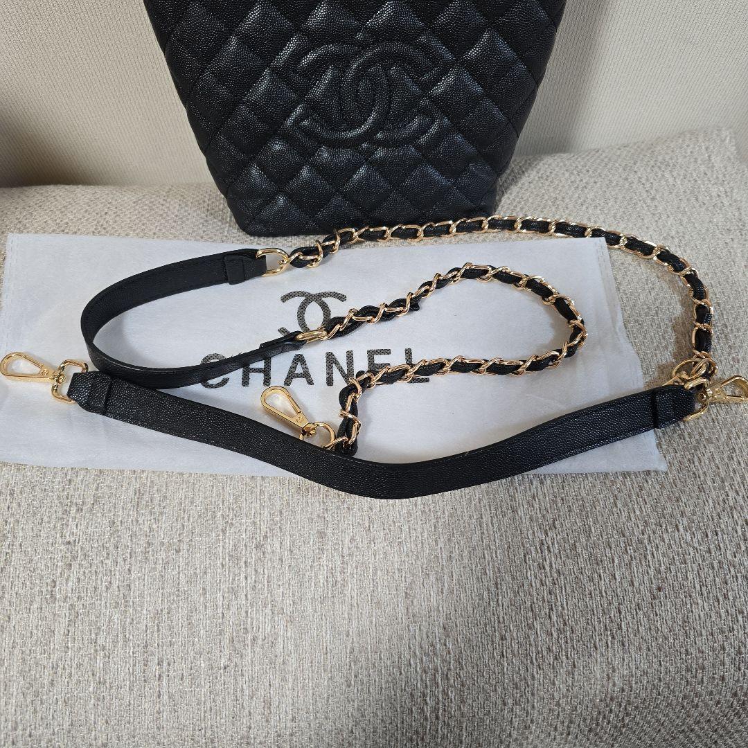 CHANEL ブラック キルティングショルダーバッグ