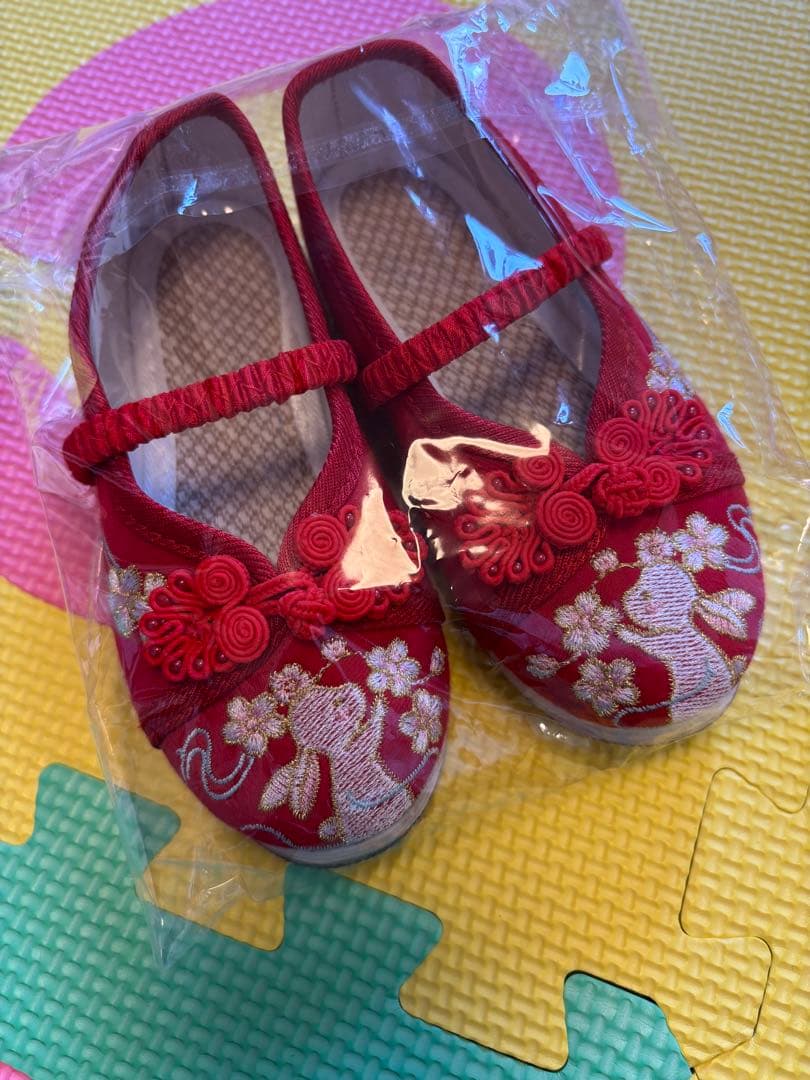 【値下げしました】子供用 七五三 着物 赤白花柄➕髪飾り&靴付