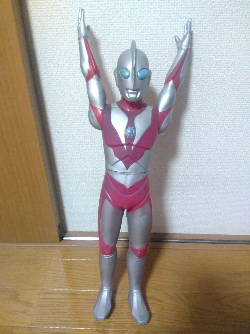 ウルトラマン　パワード　フィギュア　人形