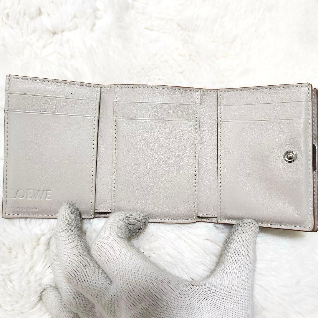 ✨美品　正規品✨ロエベ　三つ折り　アナグラム　小銭入れ　ロゴ金具　ベージュ