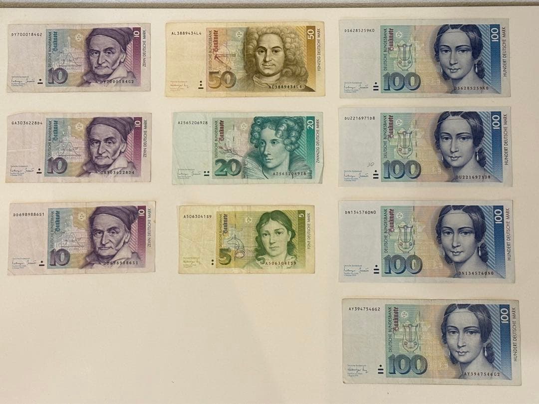 現金パック 200 DM 3パックと20 DM紙幣