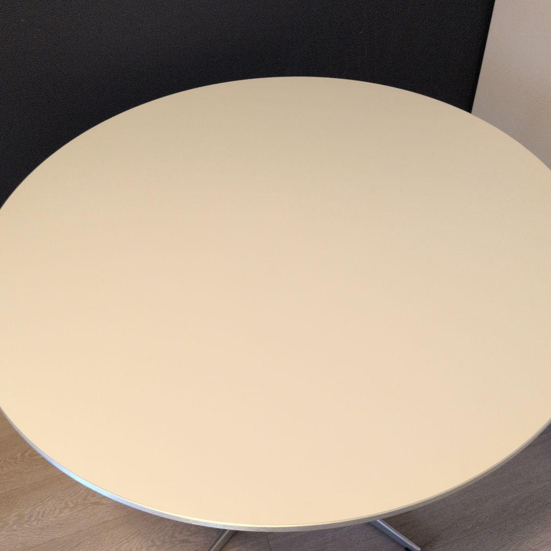 フリッツ・ハンセン 円テーブル A623