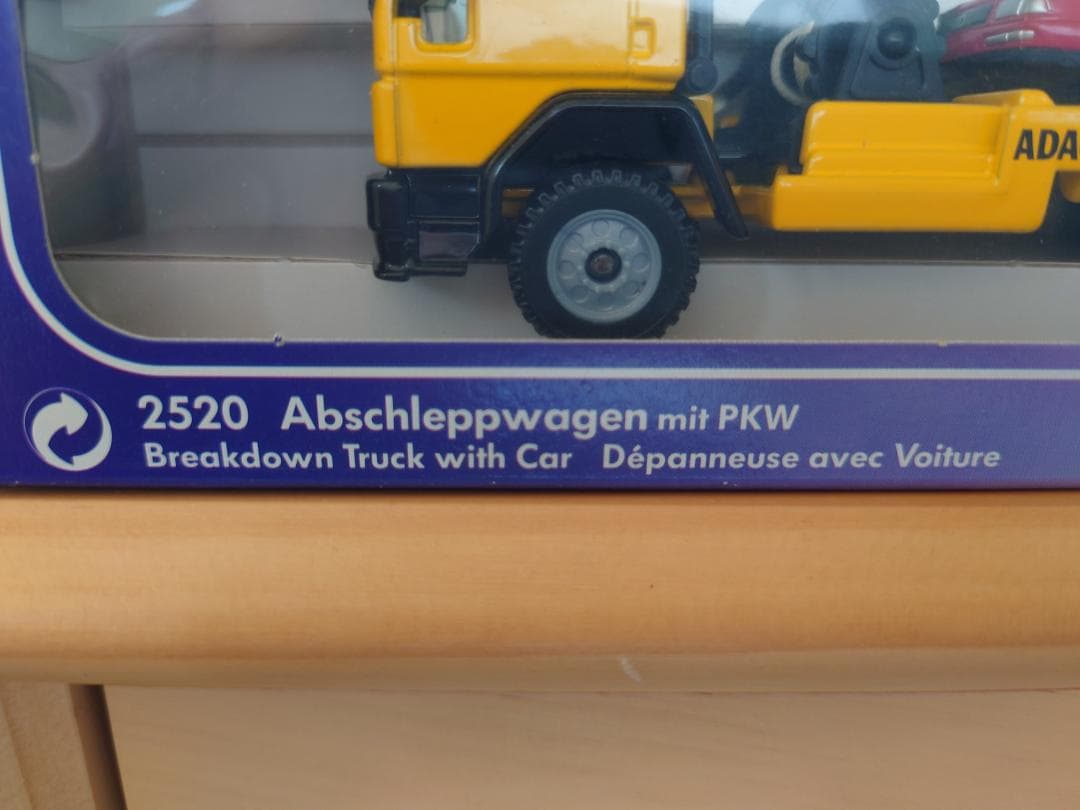1/55 Siku(ジク)　 ADAC(ドイツ自動車連盟)車積載車＋乗用車