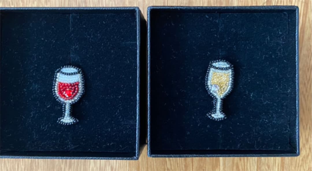 小林モー子さんシャンパンブローチ