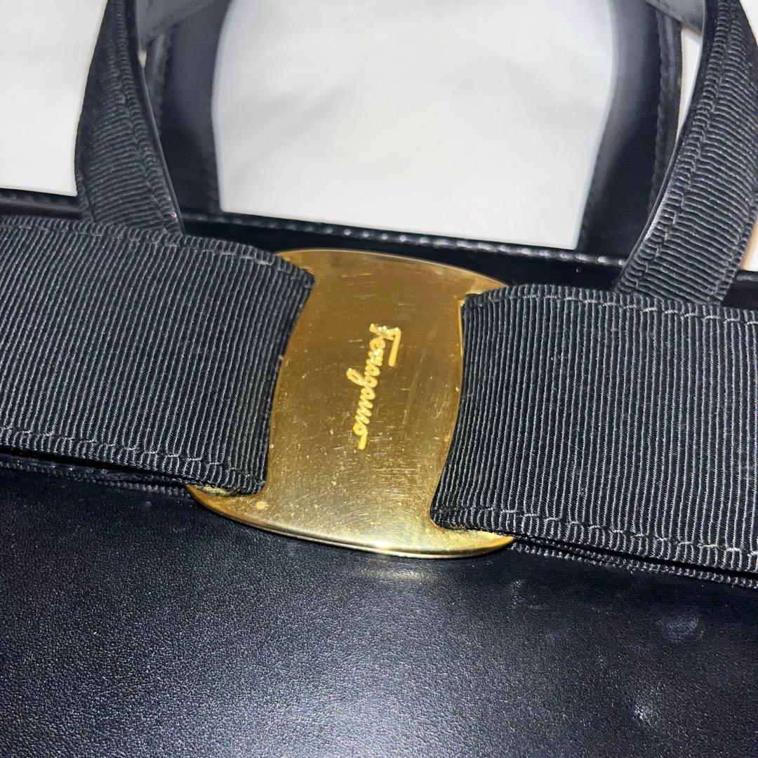 さ*な様 【Salvatore Ferragamo】 Vara リボンハンドバッ