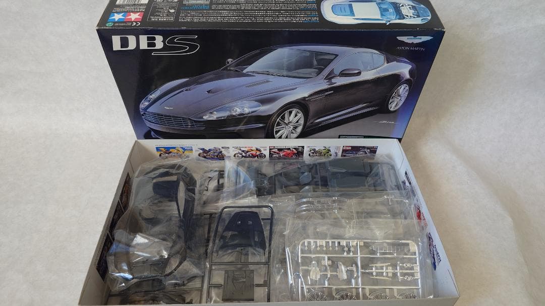 タミヤ 1/24アストンマーティンDBS、童友社ジェームス・ボンド