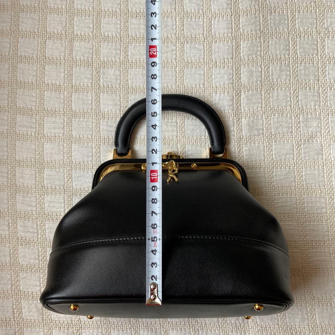 黒いレザーハンドバッグ ゴールド金具