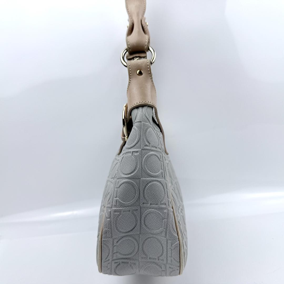 フェラガモ ワンショルダーバッグ アクセサリーポーチ ガンチーニ 肩掛け可能