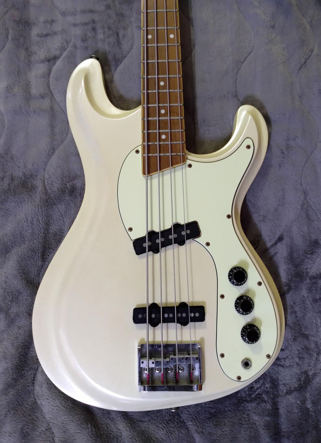 完動のARIAモズライトタイプ