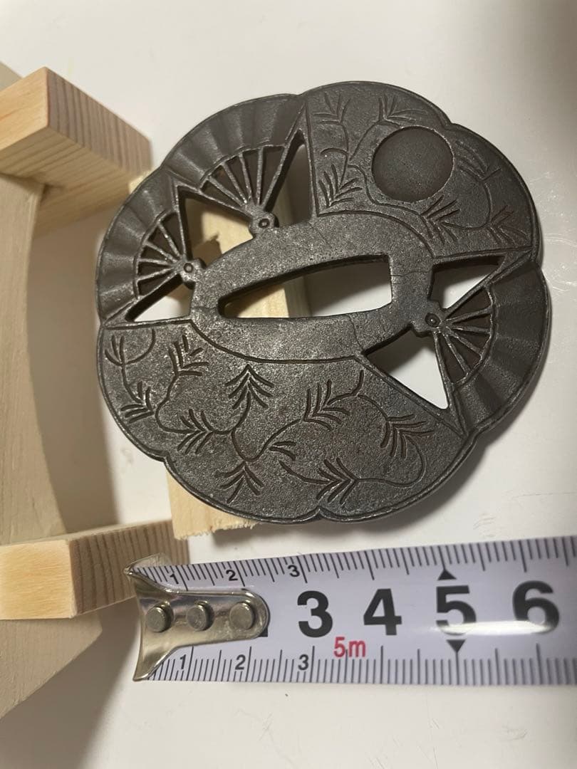 鉄地扇文透かし鍔　鍔飾り付き