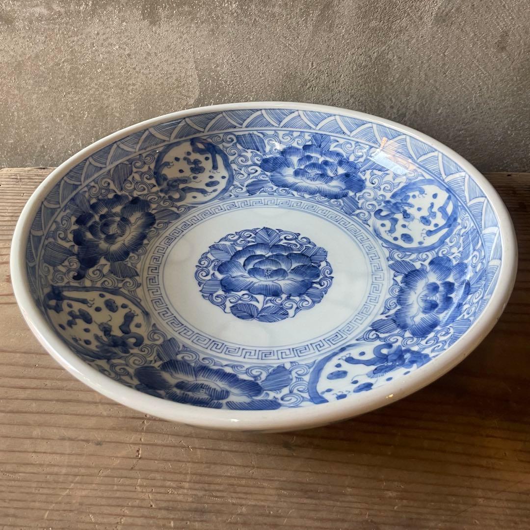 線描花唐草龍紋染付骨董大皿　【m201 　レトロ　アンティーク　鉢　大皿】 線描花唐草龍紋染付骨董大皿 【m201 レトロ アンティーク 鉢 大皿】