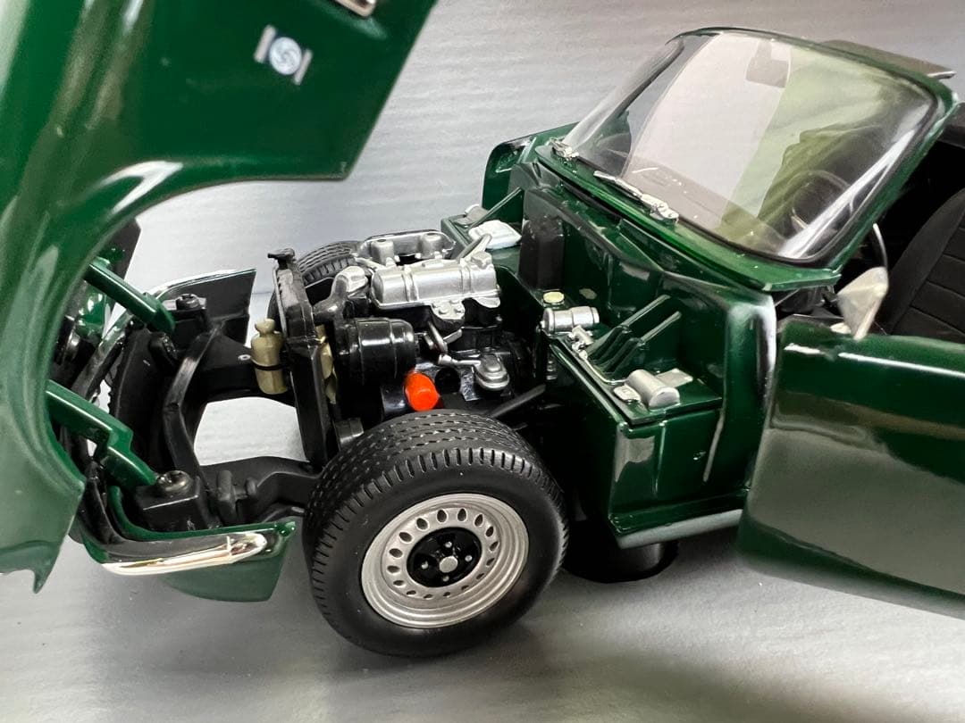 1/18★TRIUMPH SPITFIRE MK-Ⅳ 1970★トライアンフ
