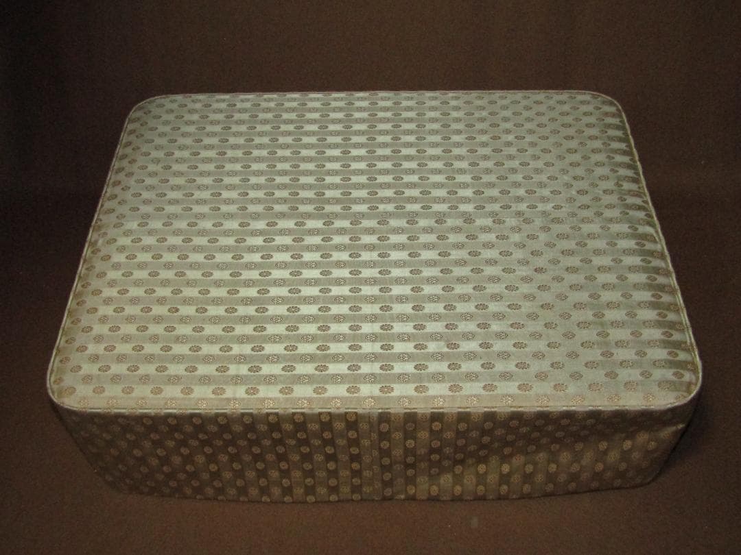 珍品！【江戸時代 小袖生地内張り箱】刺繍・絞り 古布